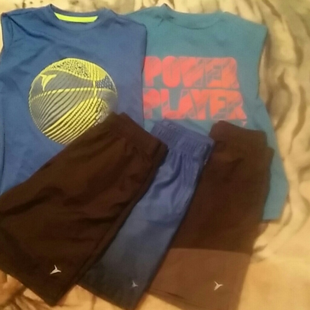 Boys size 8 old navy active